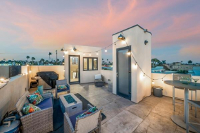 Luxury 3-story w Roof Deck Elevator & Ocean Views